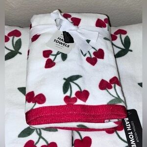 NWOT Envogue cherry heart print hand towels